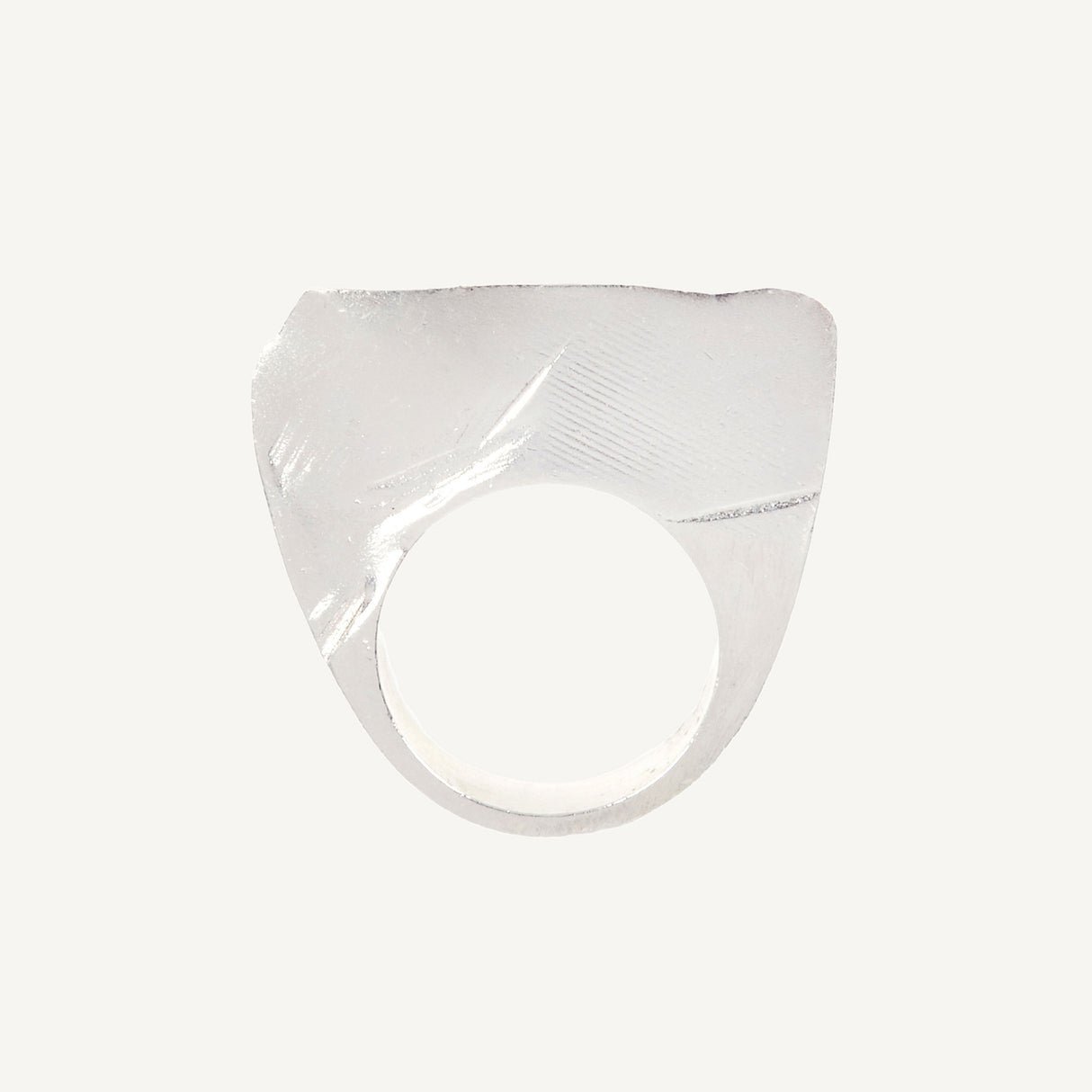 Anillo de plata artesanal Apex: diseño orgánico abstracto en plata de ley 925