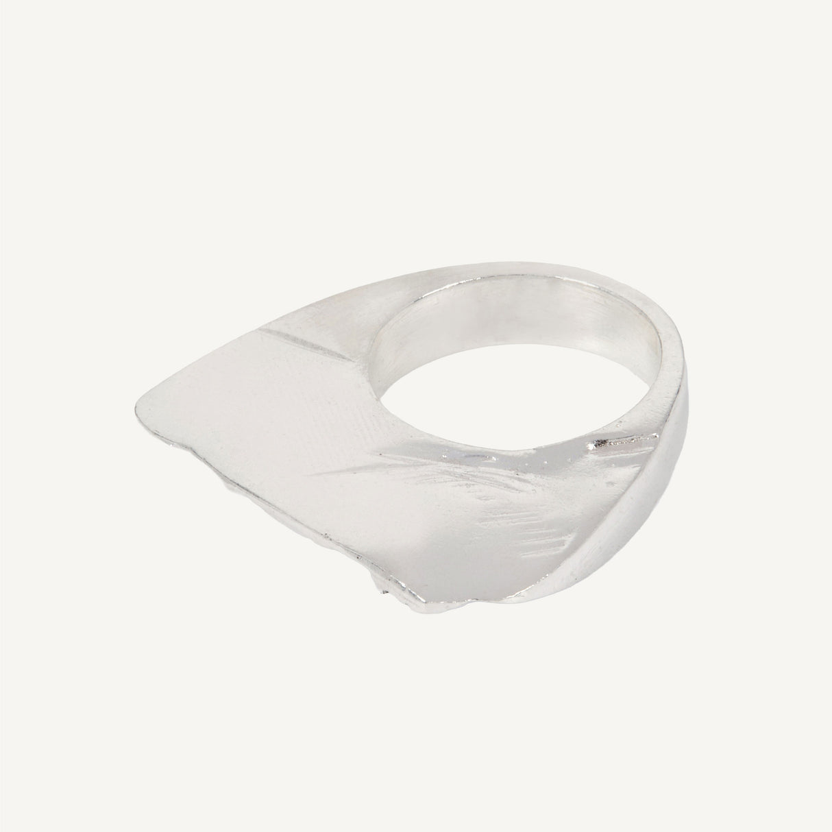Anillo de plata artesanal Apex: diseño orgánico abstracto en plata de ley 925