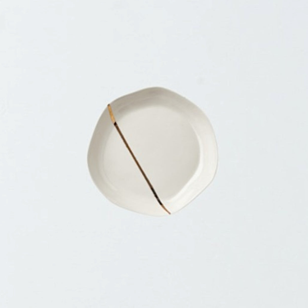 Nuaj 4-Piece Porcelain Dinnerware Set - Elegant Tableware With 24K Gold Details for Stylish Tables