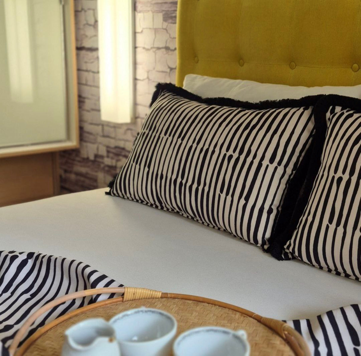 Manta Sahra: manta de cama de gamuza sintética de doble cara con elegantes volantes de polialgodón