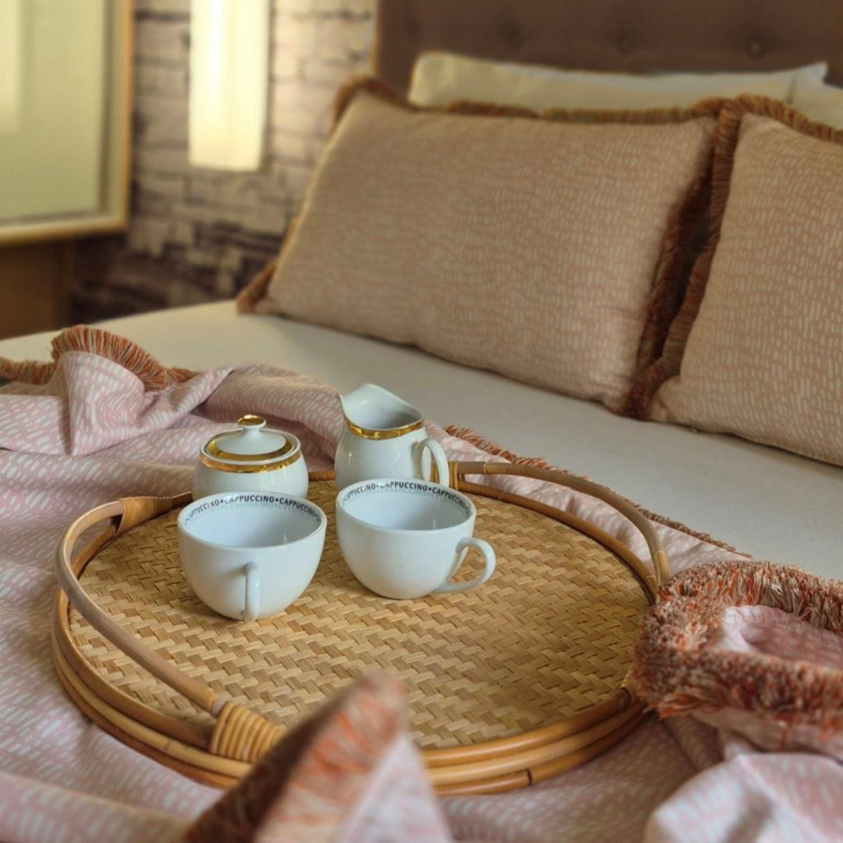 Manta Blushy: manta de cama de gamuza sintética de doble cara con elegantes volantes de polialgodón