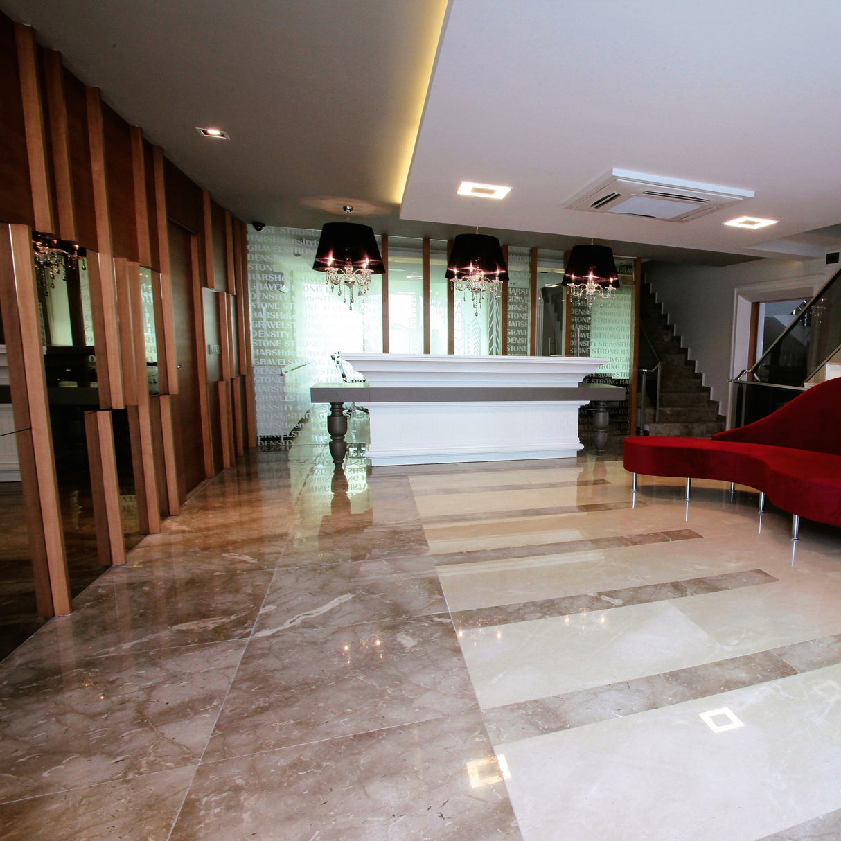 Agencia de viajes Belmondo: Diseño de interiores y acondicionamiento de espacios comerciales contemporáneos en Antalya, Turquía.