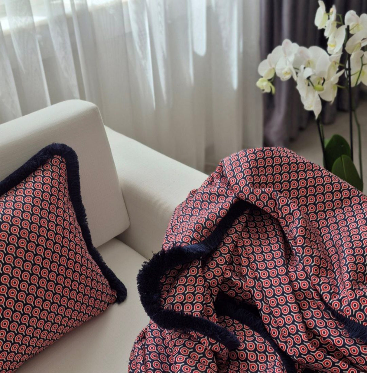 Omna Red Throw – Double-Sided Faux Suede Bed Throw with Elegant Polycotton Ruffles