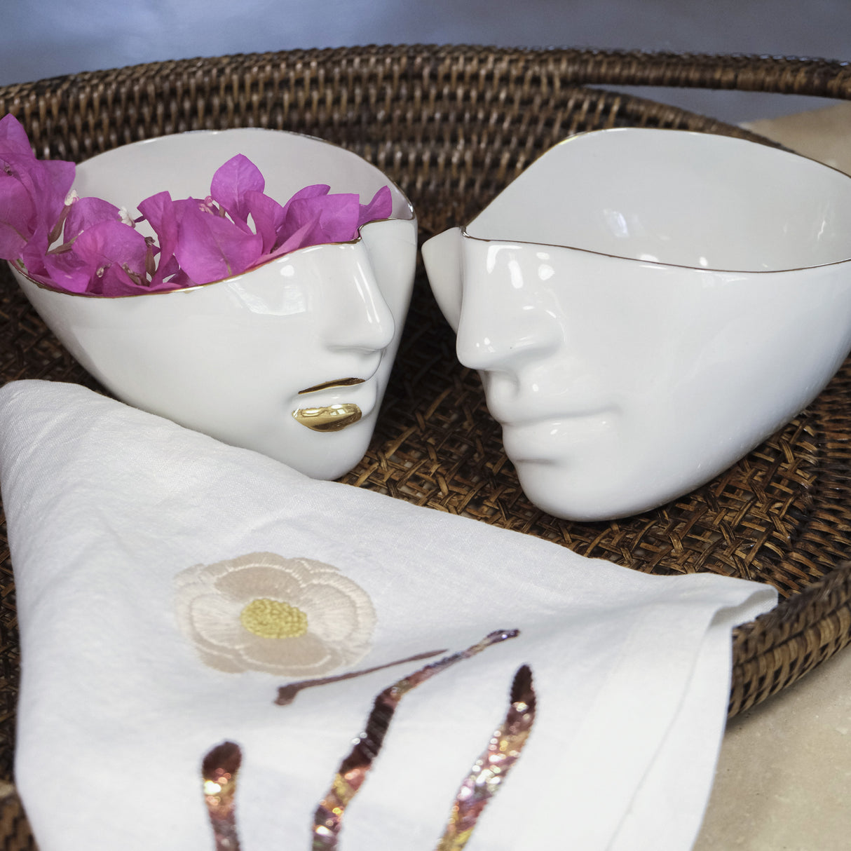 Cuenco de porcelana Infinity Woman: vajilla elegante con detalles en oro de 24 quilates para mesas con estilo