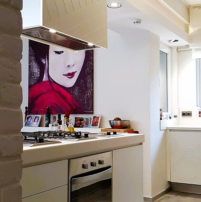 Diseño de interiores y acondicionamiento de apartamentos Astur en Antalya, Turquía: Espacios residenciales modernos