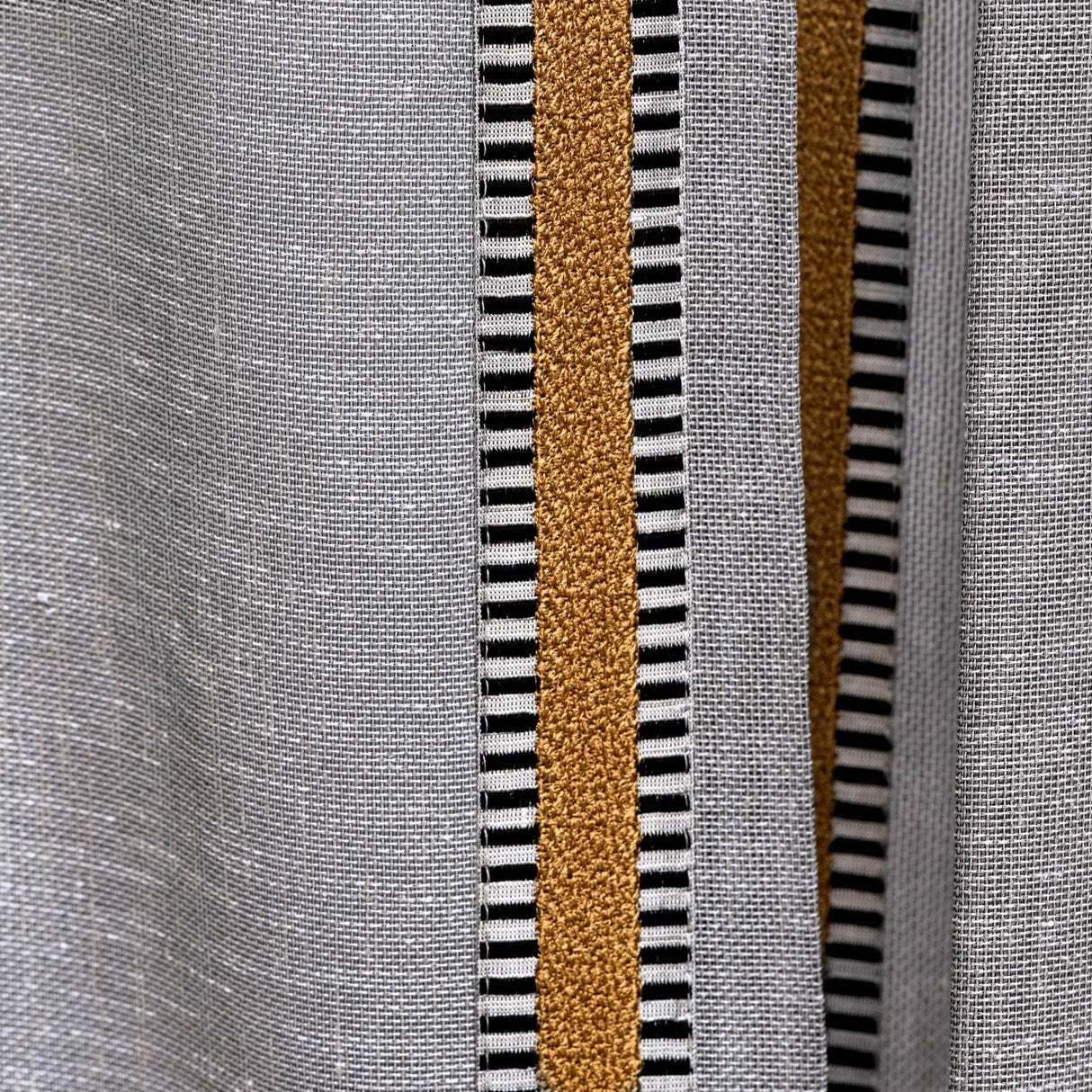 Sauro - Cortina transparente con efecto lino en bouclé mostaza con ribete de bouclé mostaza de primera calidad: para interiores contemporáneos y elegantes