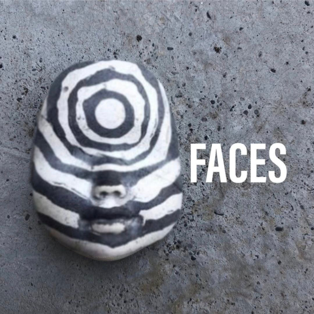 Máscara 04 - Mascarilla facial de arcilla hecha a mano: accesorio artístico único