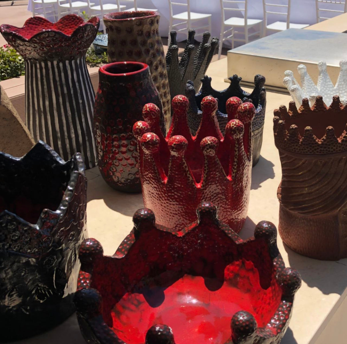 Crown Red - Jarrones y cuencos de cerámica hechos a mano de la serie Crown - Colección Artística Real