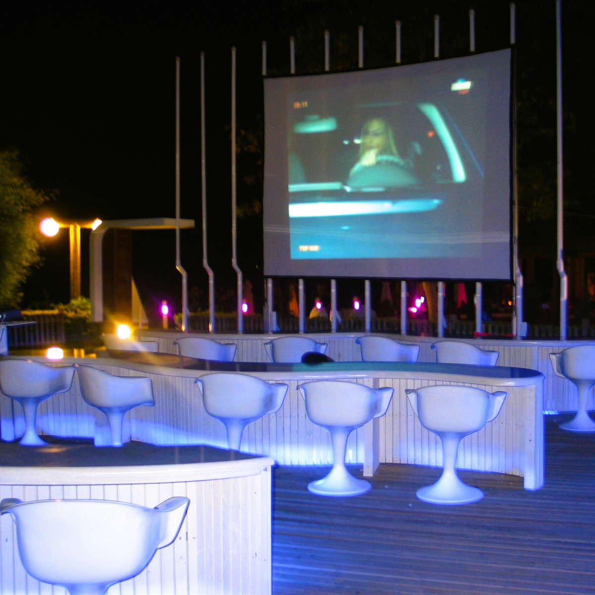 Savi Beach Design & Fit-Out Works en Antalya, Turquía: Espacios de ocio y estilo de vida en la costa mediterránea.