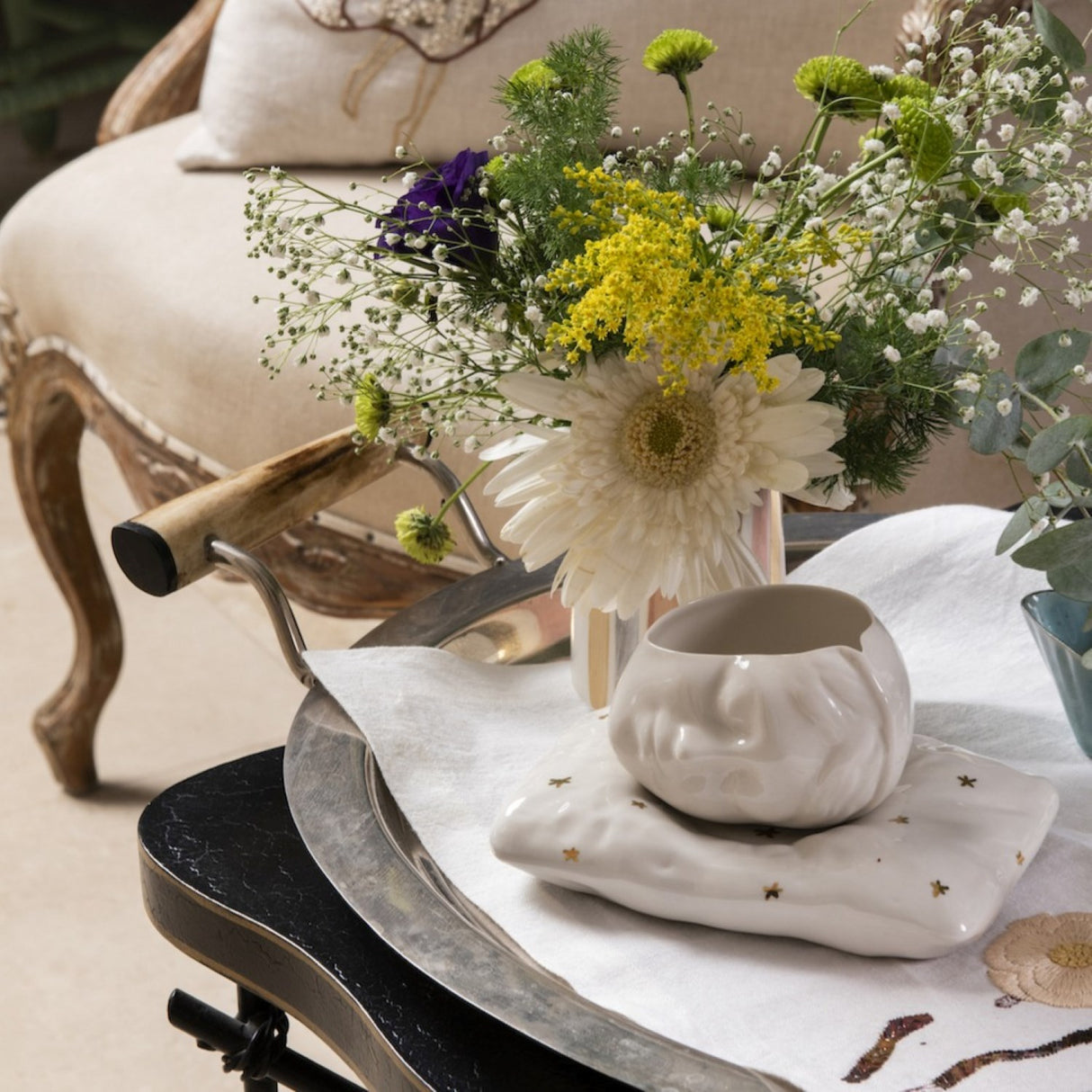 Juego de taza y almohada "La Bella Durmiente" de 260 ml, color blanco: vajilla elegante con detalles en oro de 24 quilates para interiores con estilo.