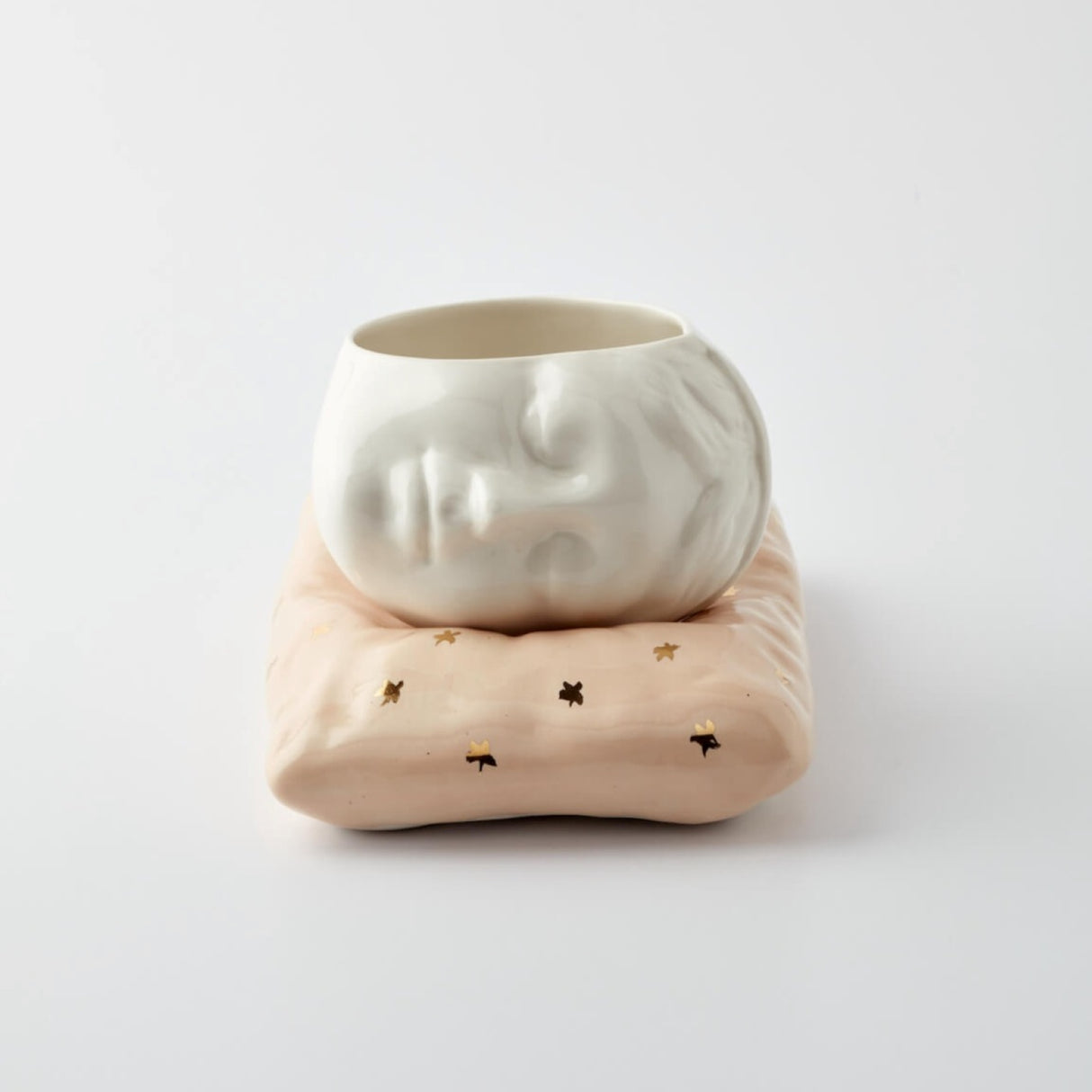 Juego de taza y almohada "La Bella Durmiente" de 260 ml, color salmón: vajilla elegante con detalles en oro de 24 quilates para interiores con estilo.