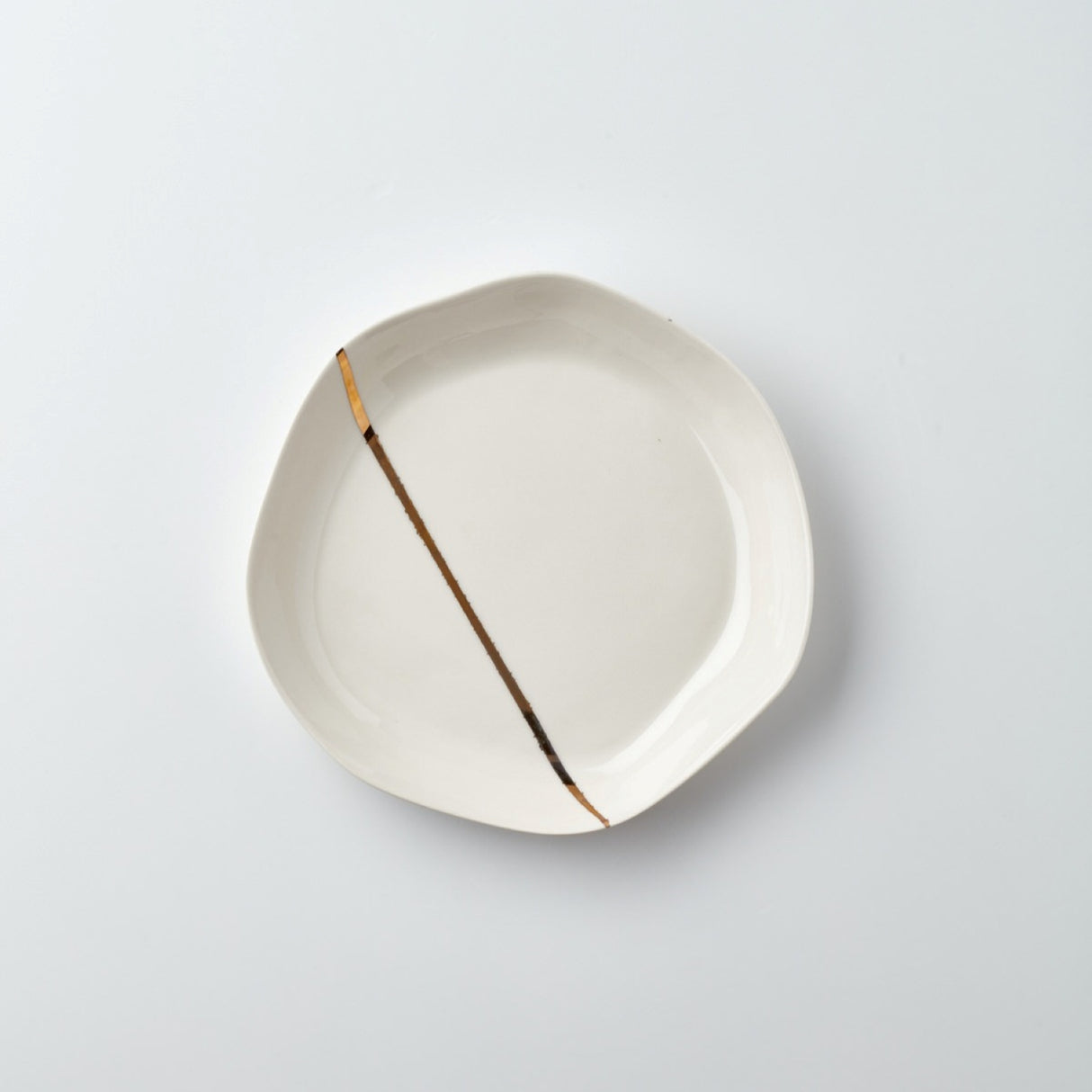 Nuaj 3-Piece Porcelain Dinnerware Set - Elegant Tableware With 24K Gold Details for Stylish Tables
