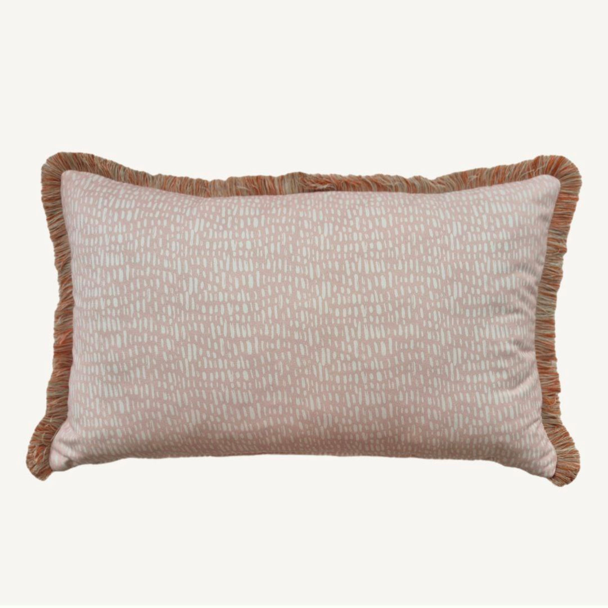 Cojín Blushy: almohada decorativa de ante sintético con elegantes volantes de polialgodón