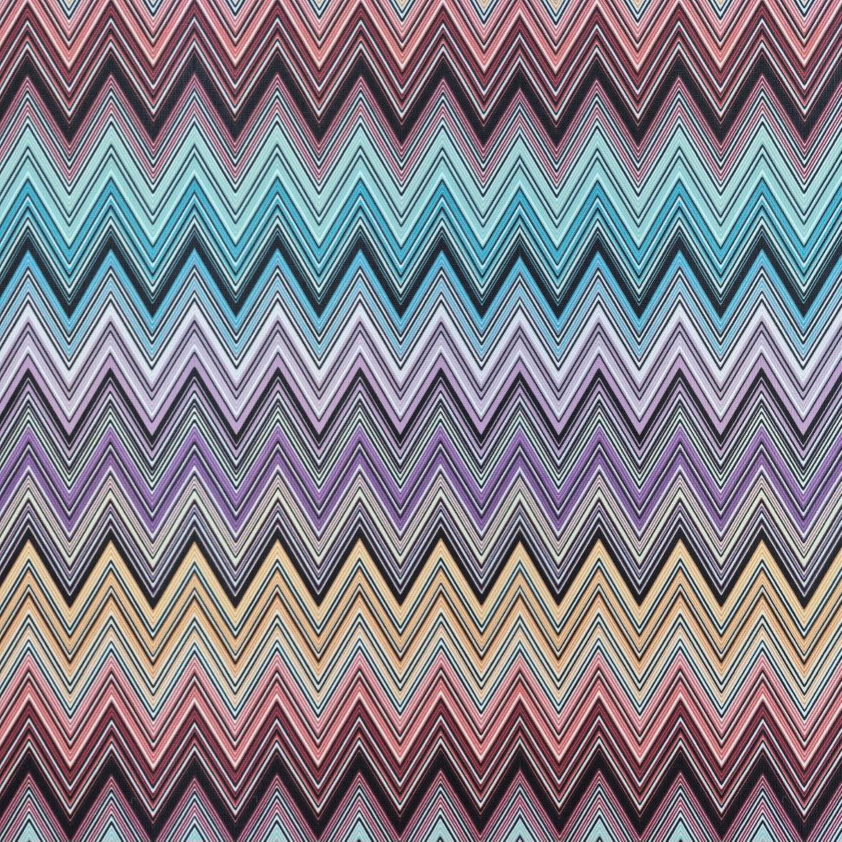 Tela con estampado de chevrones multicolor Ziggy P07: 100 % poliéster para tapicería, fabricada en Turquía.