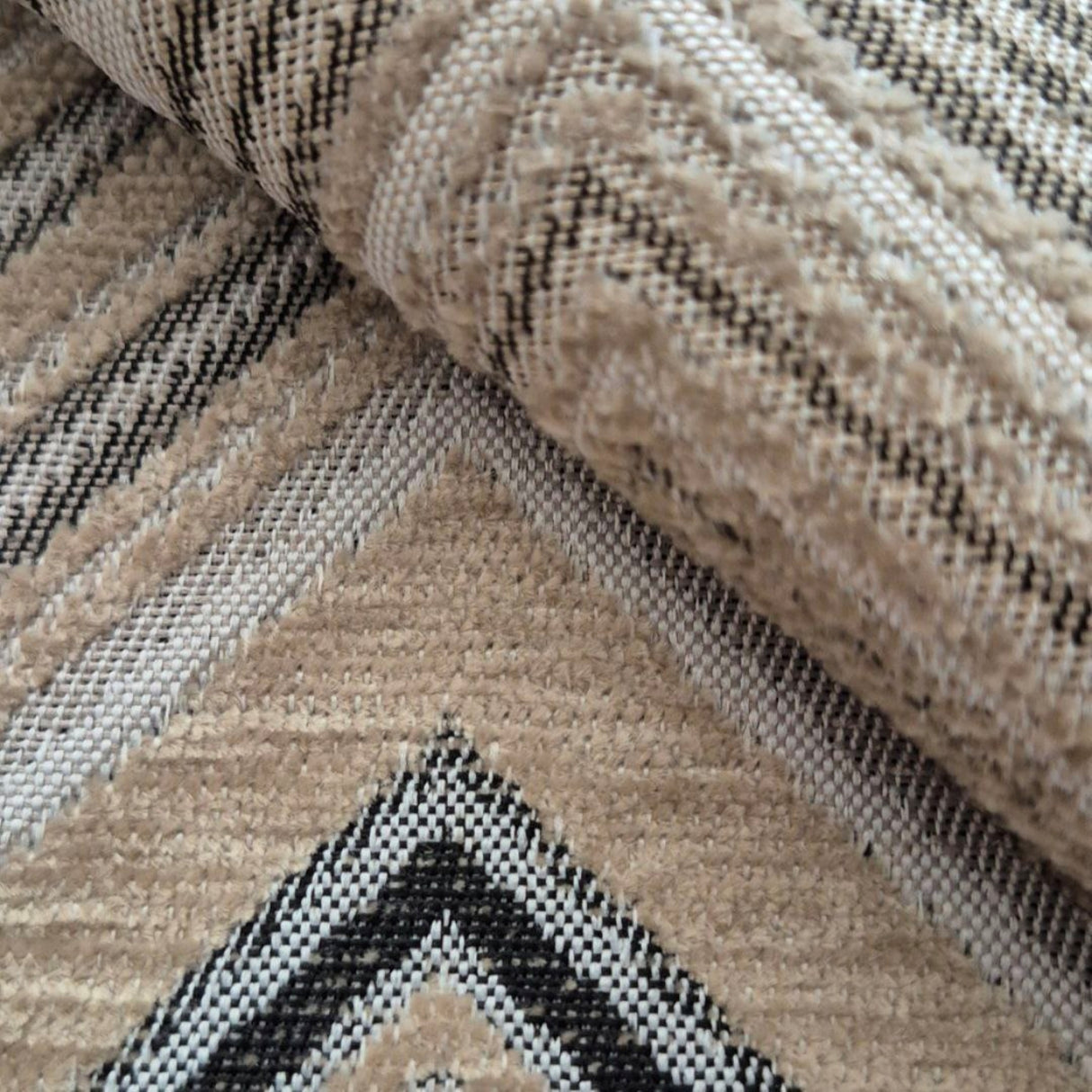 Tela de chenilla Ziggy C05B con diseño de chevron multicolor apagado: 100 % poliéster para tapicería y cortinas, fabricada en Turquía.