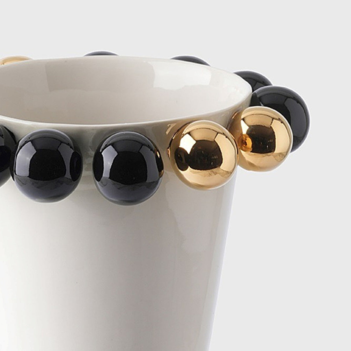 Jarrón de porcelana Cosmos negro: elegante decoración para el hogar con detalles en oro de 24 quilates para interiores con estilo.