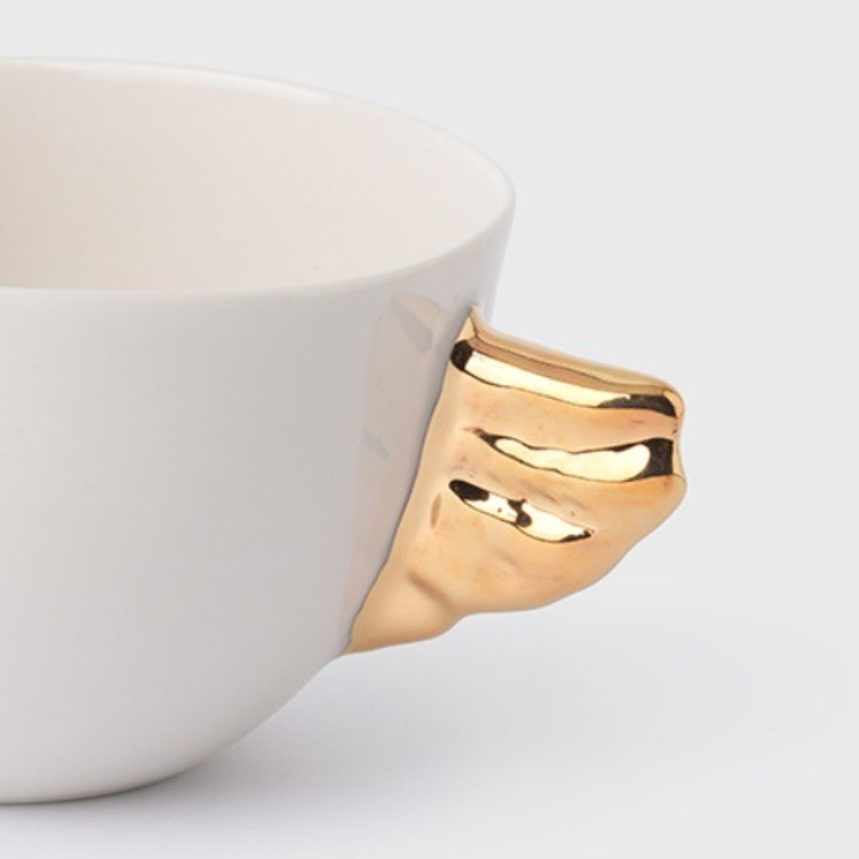 Volans Cup White, 140 ml – Elegant Coffee Cup with 24K Gold Details for Stylish Homes