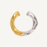 Anillo de plata artesanal Eclipse: diseño orgánico abstracto en plata de ley 925 bañada en oro de 18 quilates.