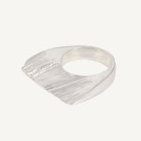 Anillo de plata artesanal Apex: diseño orgánico abstracto en plata de ley 925