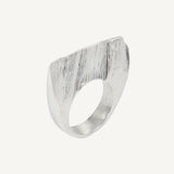 Anillo de plata artesanal Apex: diseño orgánico abstracto en plata de ley 925