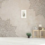 Papel pintado con patrón de mandala texturizado de hormigón: elegante decoración geométrica contemporánea para paredes.