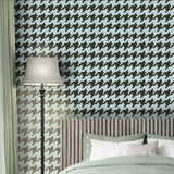 Papel pintado vintage de pata de gallo en tonos menta y carbón: un moderno diseño geométrico para interiores con estilo. 
