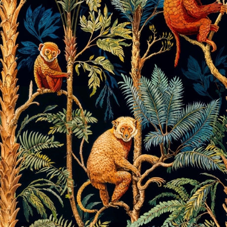 Golden Primates Duvar Kağıdı – Amber ve Gece Yarısı Serisi – Eklektik İç Mekanlar İçin Baskılı ve Kabartmalı Versiyonlarda Mevcuttur