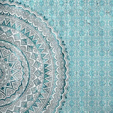 Mavi Zeminli Mandala Desenli Duvar Kağıdı – Zarif Çağdaş Geometrik Duvar Dekoru