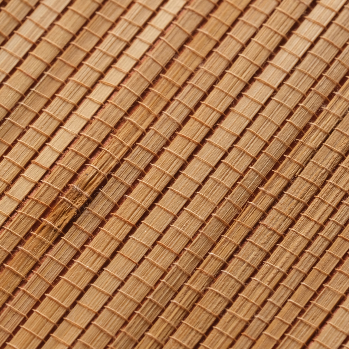 MDS023-ATTG101 - Papel pintado de lujo de bambú y hierba: chapa dorada natural para interiores serenos