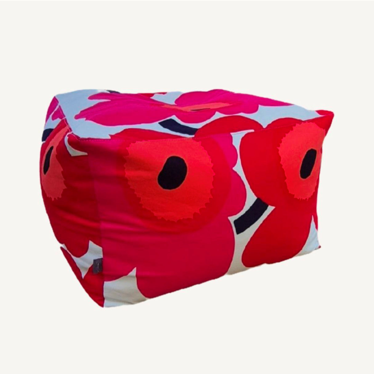Bloom-Pop Maxi Puf – Marimekko Kumaşından Çiçek Desenli El Yapımı Osmanlı Oturma Koltuğu
