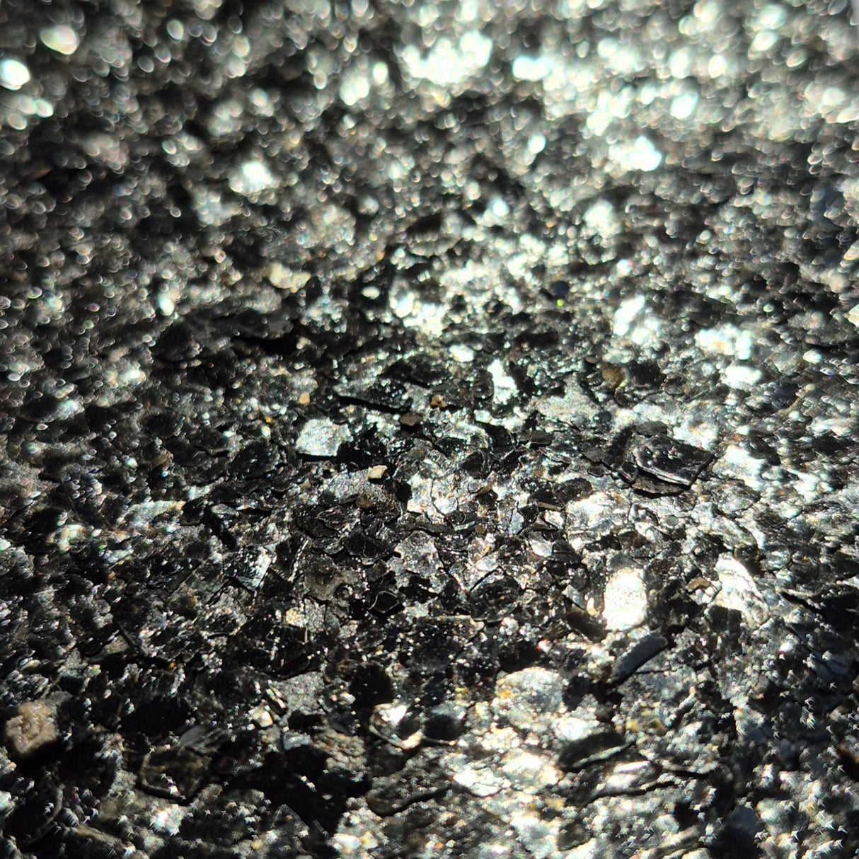 MDS007-PMC5004 - Luxury Mica Flake Glittering Black Wallpaper - Natural Elegance for Walls