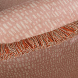 Pembe Koltuk – Polyester Kadife Kumaşlı, Geometrik Desenli Ahşap Koltuk