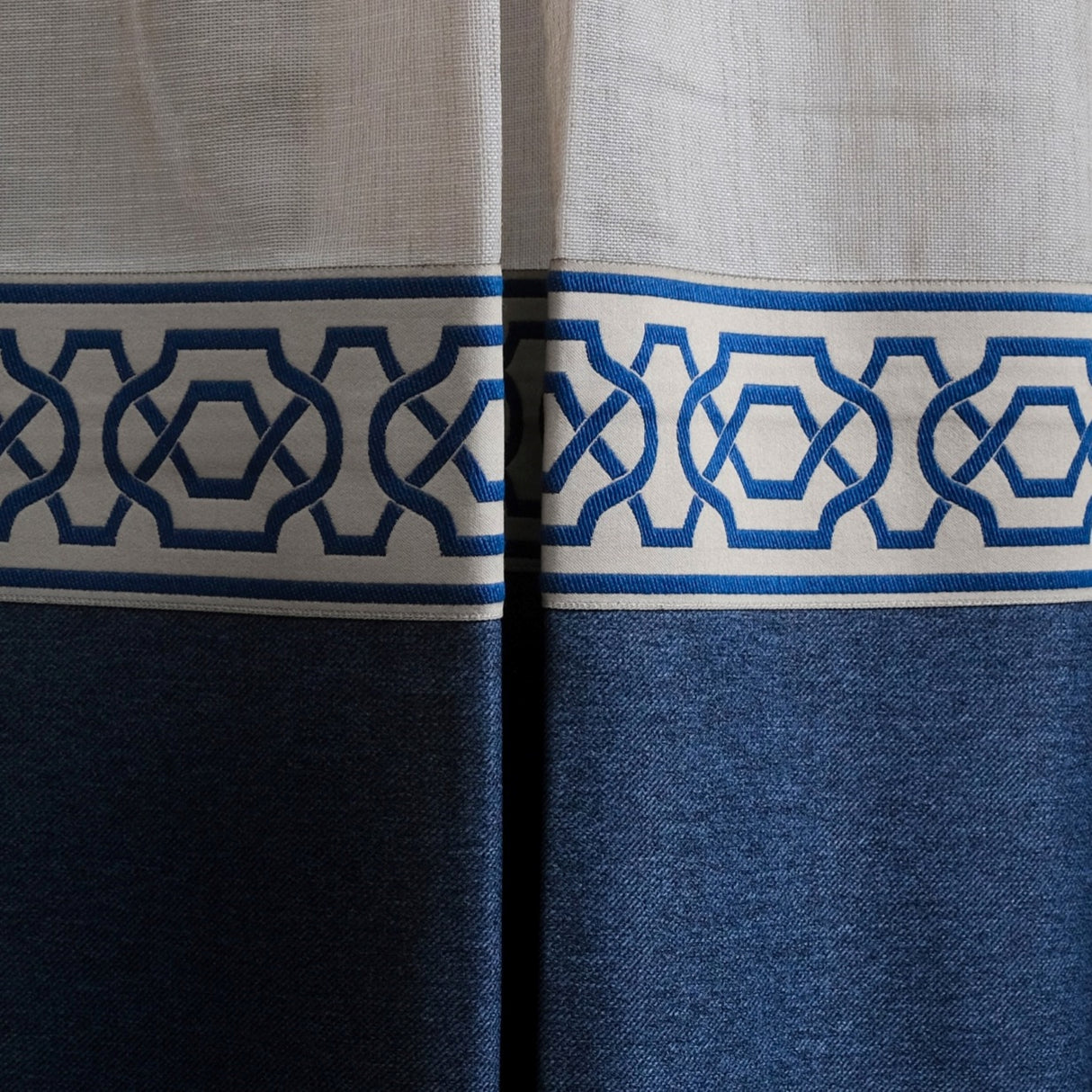 Legol - Blue Crest Sheer Linen-Look Polyester Curtain With Luxury Navy Border - For Sophisticated Interiors
