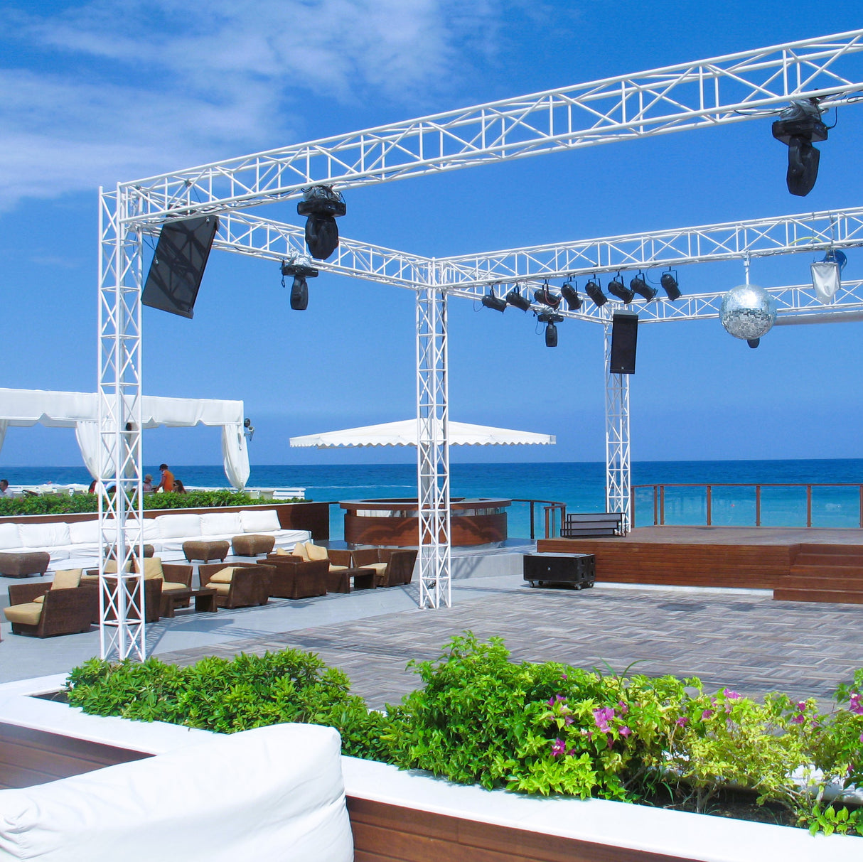Open-Air Night Club Design & Fit-Out Works – Coastal Entertainment Experience
