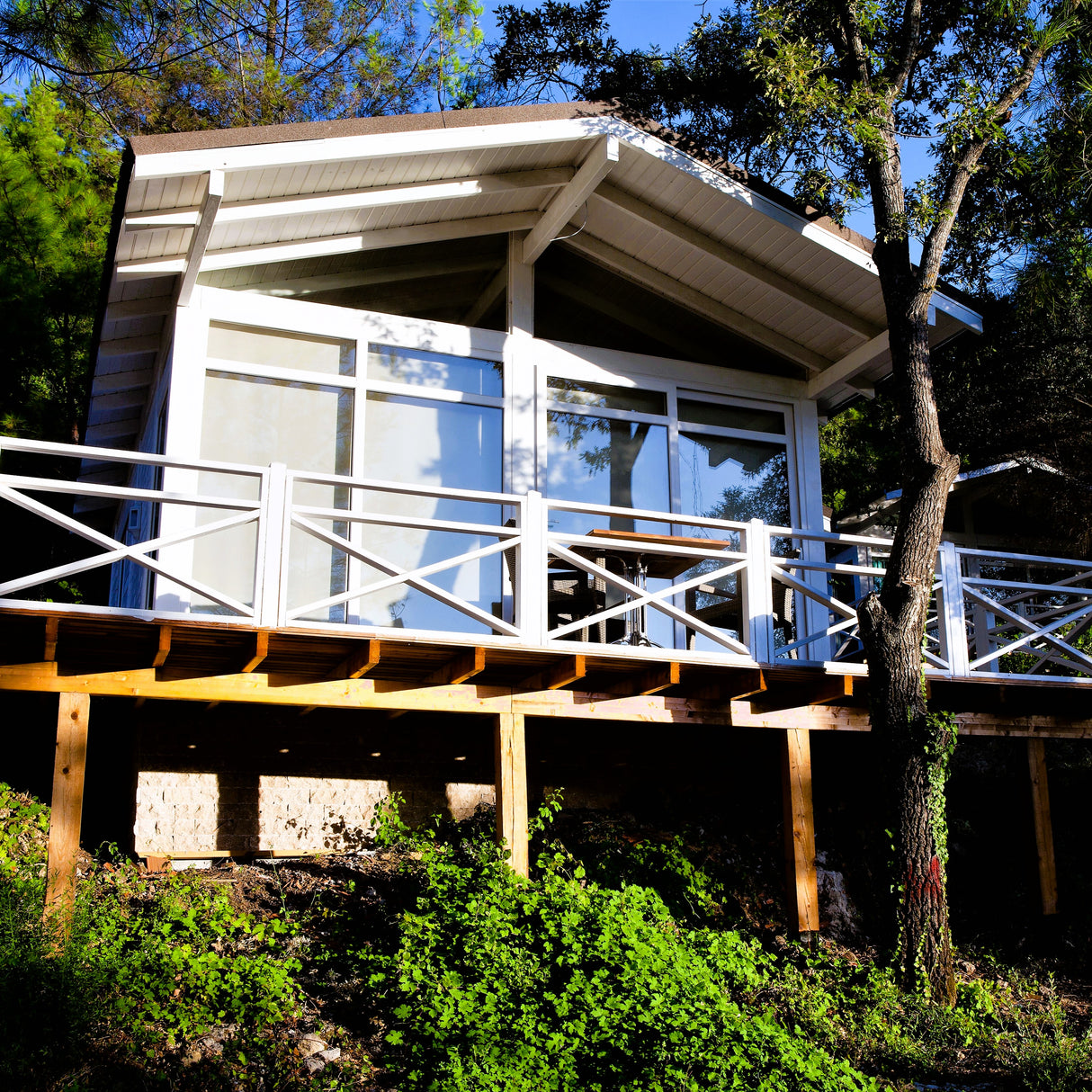 Saklıgöl Glamping Hotel &amp; Wellness: Diseño de interiores y acondicionamiento en Antalya, Turquía: Diseño hotelero contemporáneo inspirado en la naturaleza.