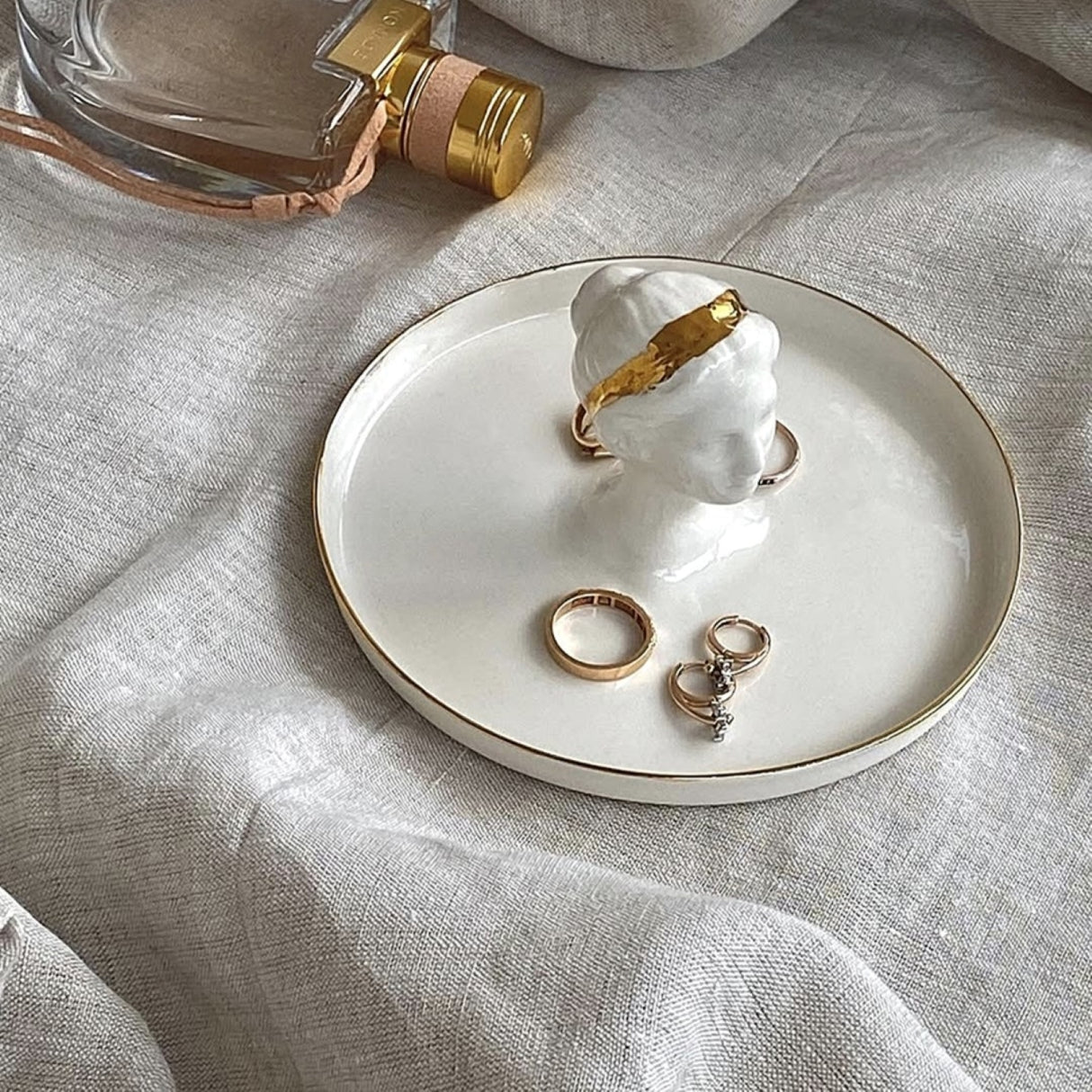 Arete Porcelain Serving Plate – Elegant Tableware With 24 K Gold Details for Stylish Dining