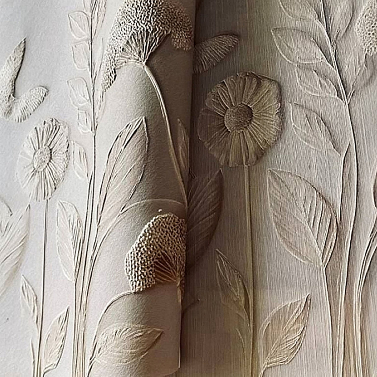 Papel pintado en relieve Botanical Harmony: para interiores sofisticados y atemporales