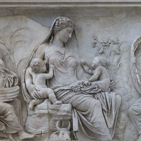 Augustus Barış Sunağı Kabartma Duvar Kağıdı – Zamansız İç Mekanlar İçin Antik Roma Sanatı Duvar Resmi