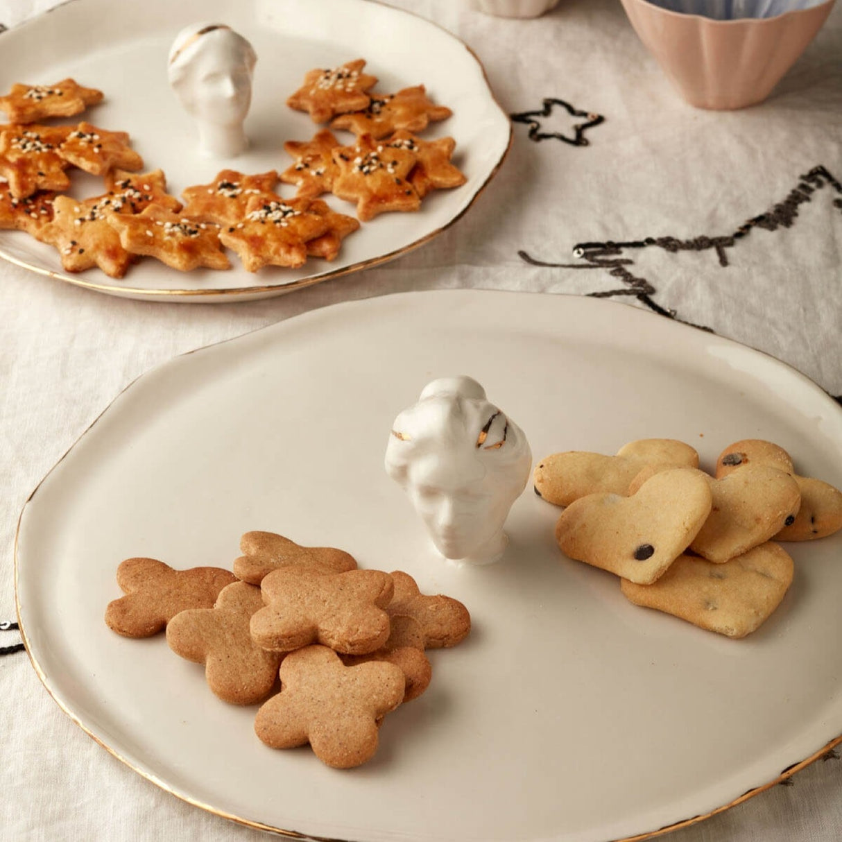 Arete Porcelain Serving Plate – Elegant Tableware With 24 K Gold Details for Stylish Dining