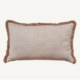 Cojín Blushy: almohada decorativa de ante sintético con elegantes volantes de polialgodón