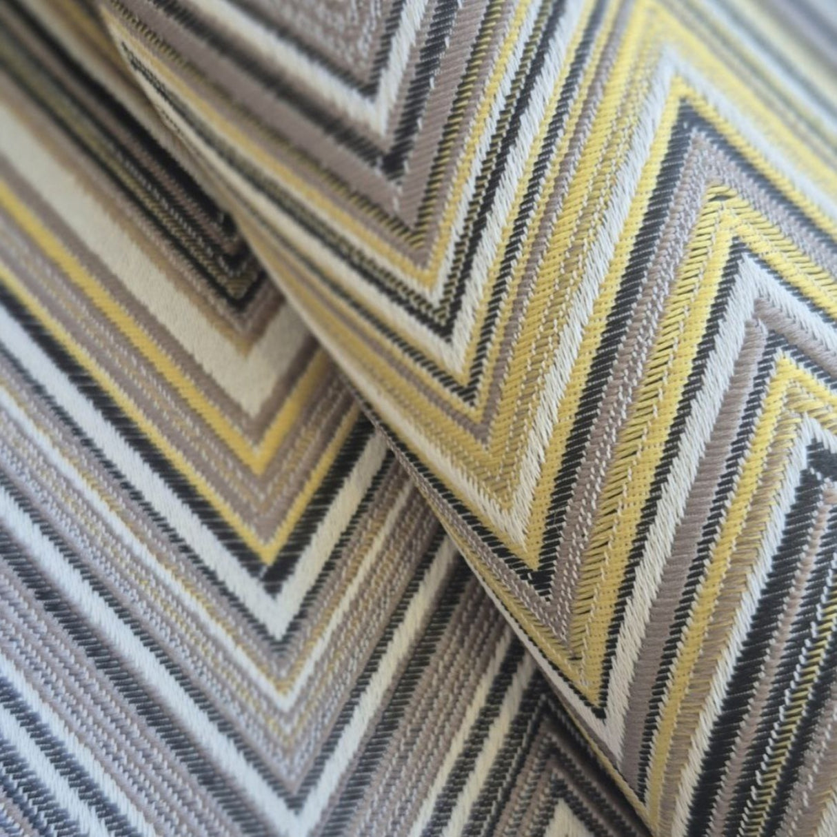 Ziggy W02 Tejido Chevron Multitono Silencioso – Tapicería y cortinas 100 % poliéster