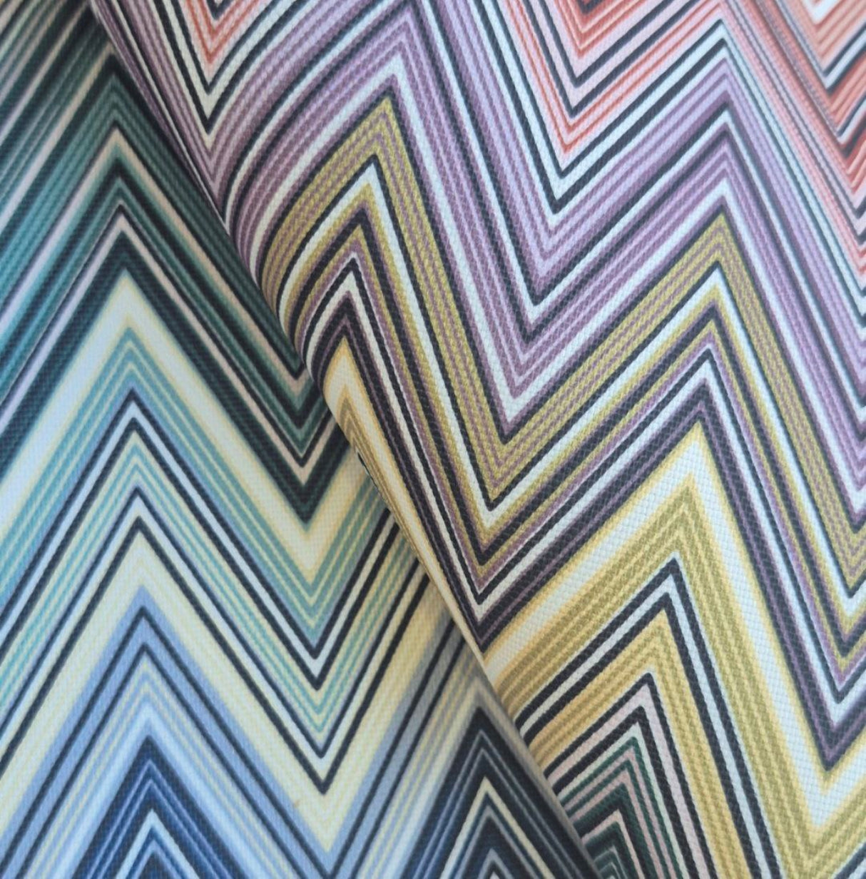 Ziggy P01 Çok Tonlu Mat Şerit Desenli Kumaş – %100 Polyester Döşemelik Kumaş, Türkiye'de Üretilmiştir