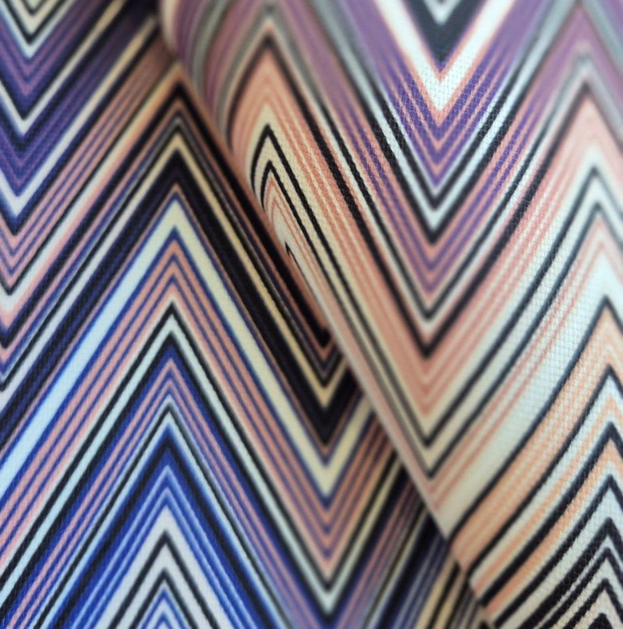 Ziggy P05 Çok Renkli Şerit Desenli Kumaş – %100 Polyester Döşemelik Kumaş, Türkiye'de Üretilmiştir