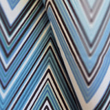 Ziggy P06 Maxi - Tela con estampado de chevrones en tonos apagados - 100 % poliéster - Fabricada en Turquía
