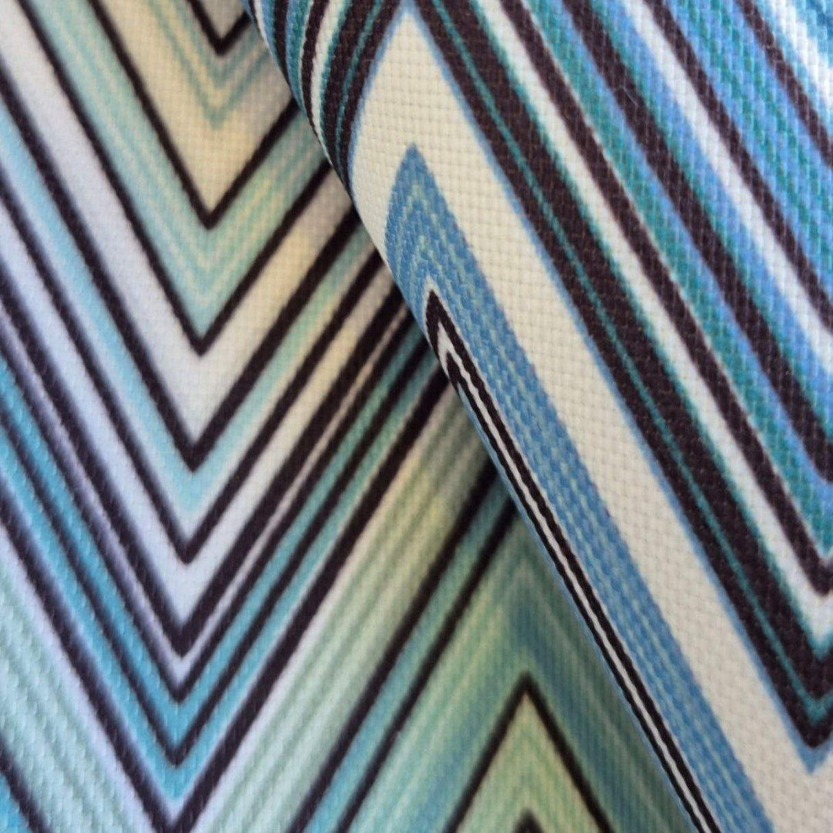 Ziggy P06 Çok Tonlu Mat Şerit Desenli Kumaş – %100 Polyester Döşemelik Kumaş, Türkiye'de Üretilmiştir