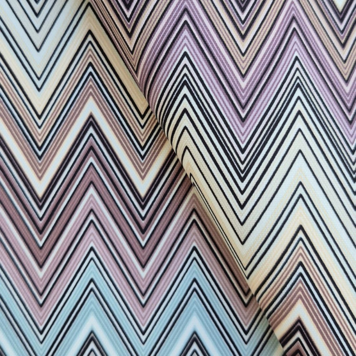 Ziggy P12 Çok Tonlu Mat Şerit Desenli Kumaş – %100 Polyester Döşemelik Kumaş, Türkiye'de Üretilmiştir