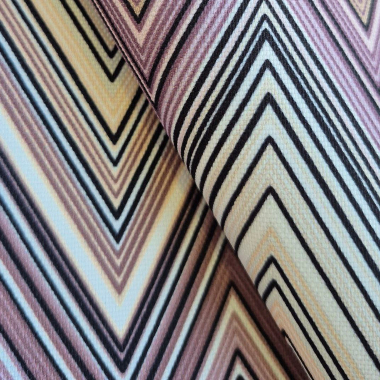 Ziggy P12 Çok Tonlu Mat Şerit Desenli Kumaş – %100 Polyester Döşemelik Kumaş, Türkiye'de Üretilmiştir