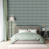 Papel pintado vintage de pata de gallo en tonos menta y carbón: un moderno diseño geométrico para interiores con estilo. 