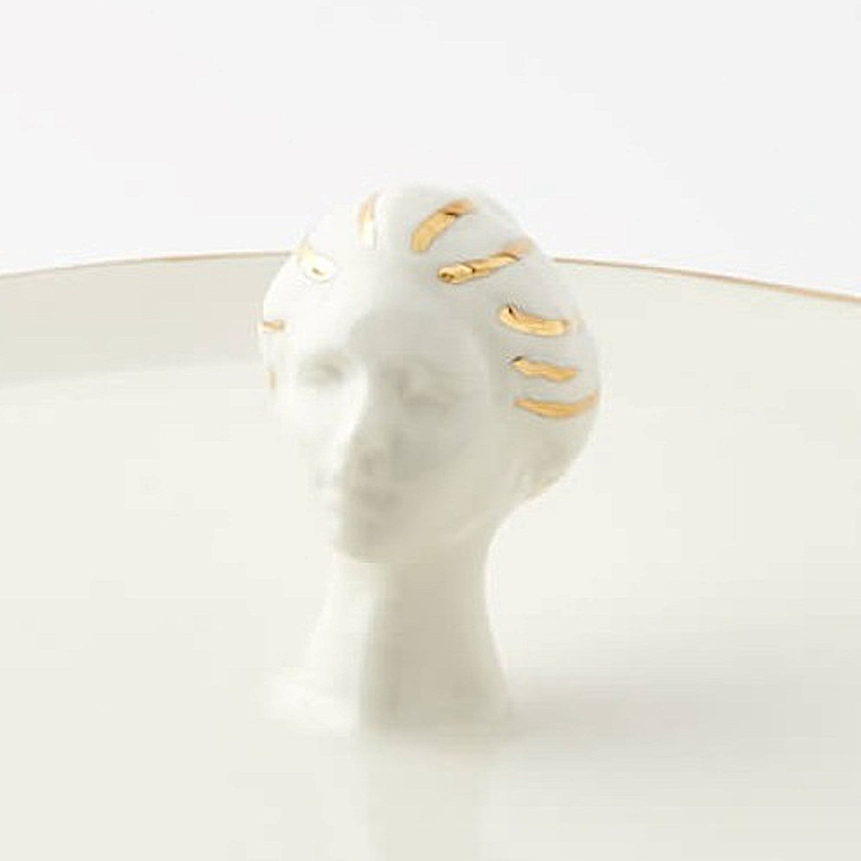 Sophia Porcelain Serving Plate – Elegant Tableware With 24K Gold Details for Stylish Dining