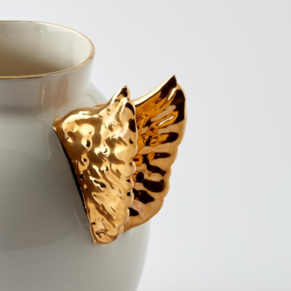 Bird Porcelain Vase - Elegant Home Décor  With 24 K Gold Details for Stylish Tables